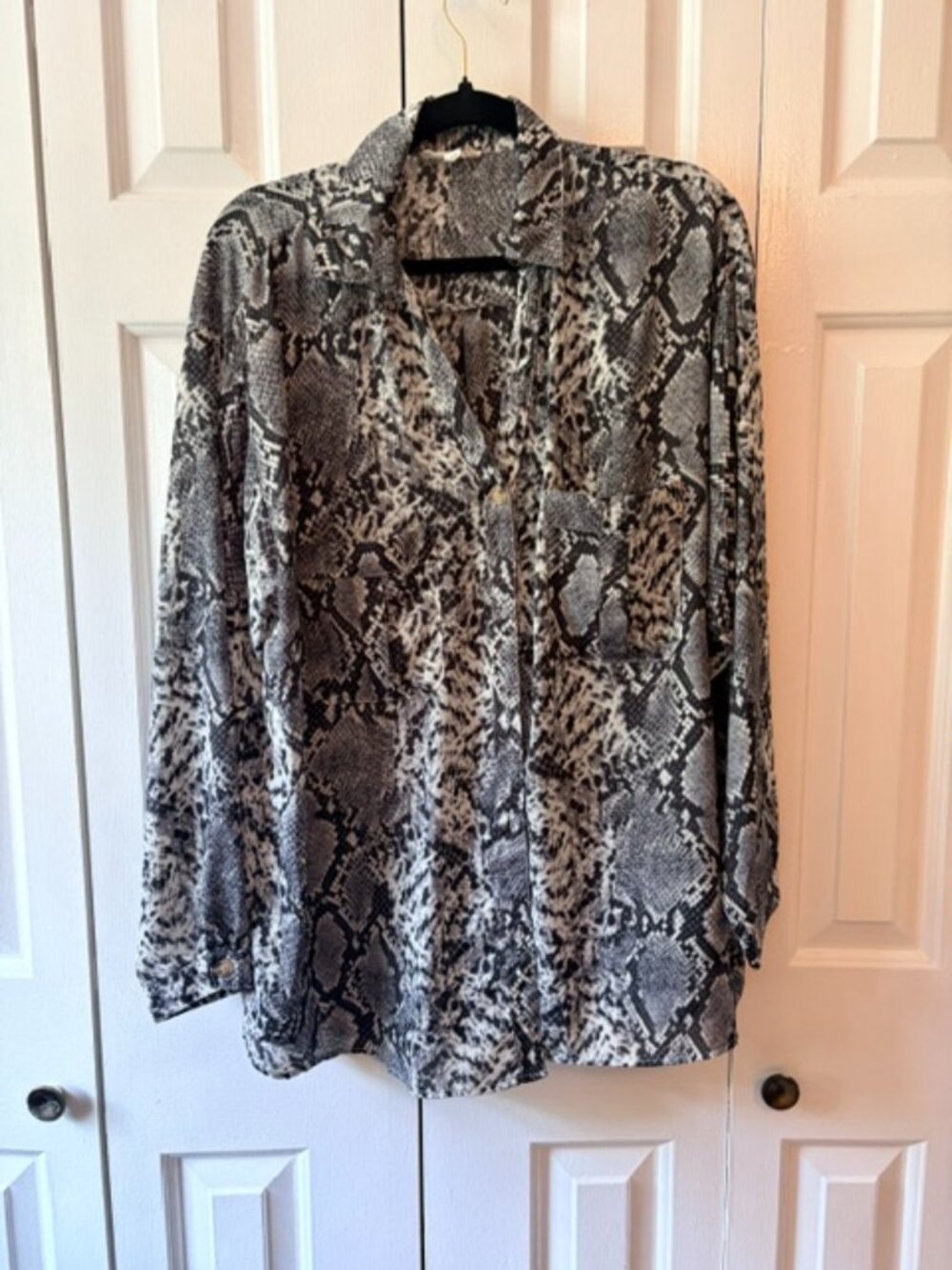 Entro 1X Snakeskin Print Blouse Button Front Long Sleeve Animal Print Plus Size